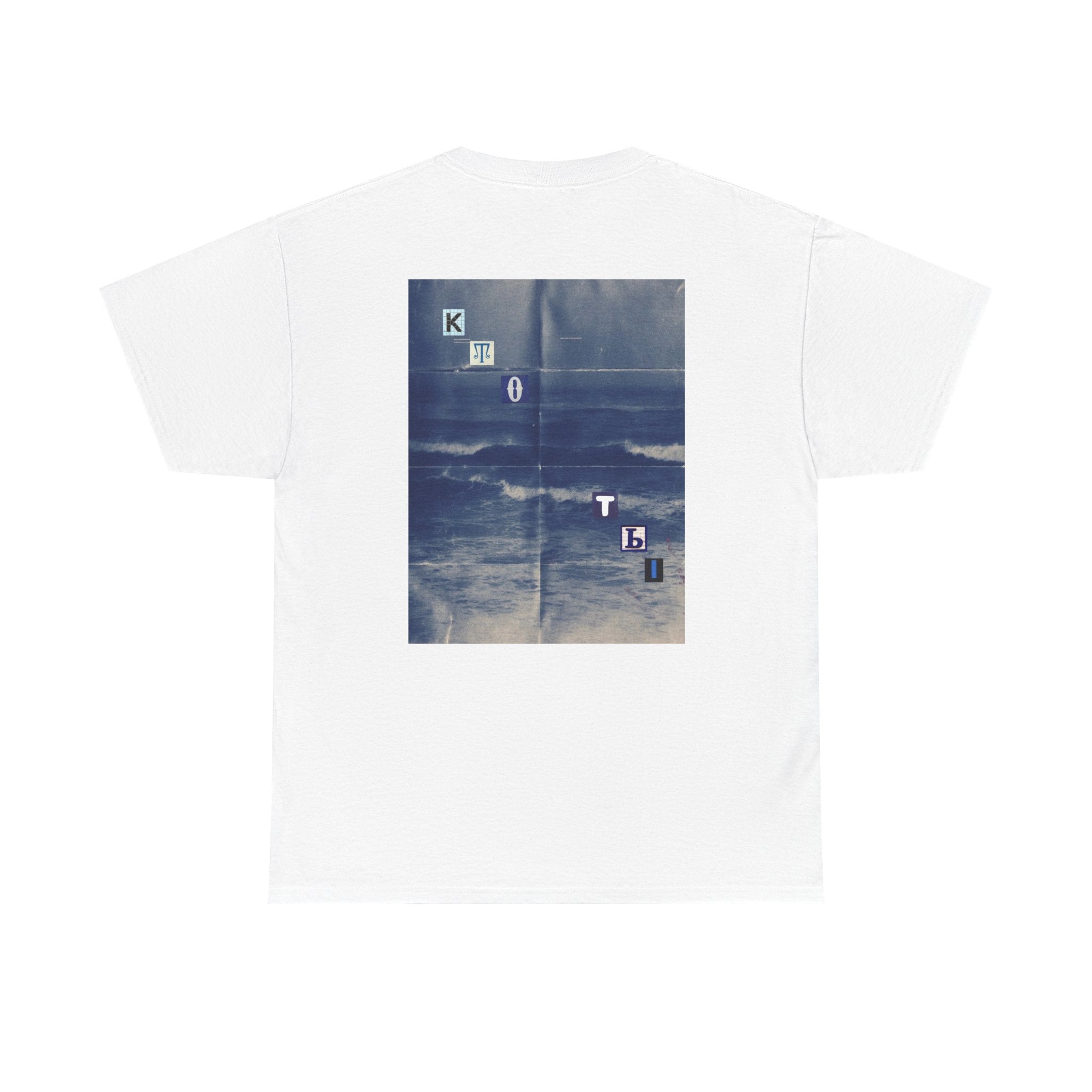 кто ты Greek graphic tee.